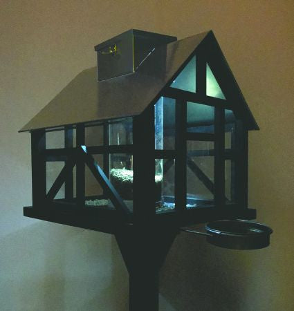 Fuglefoderhus På Fod Panorama