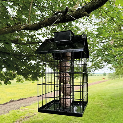 Foderautomat med værn - til mejsebolde