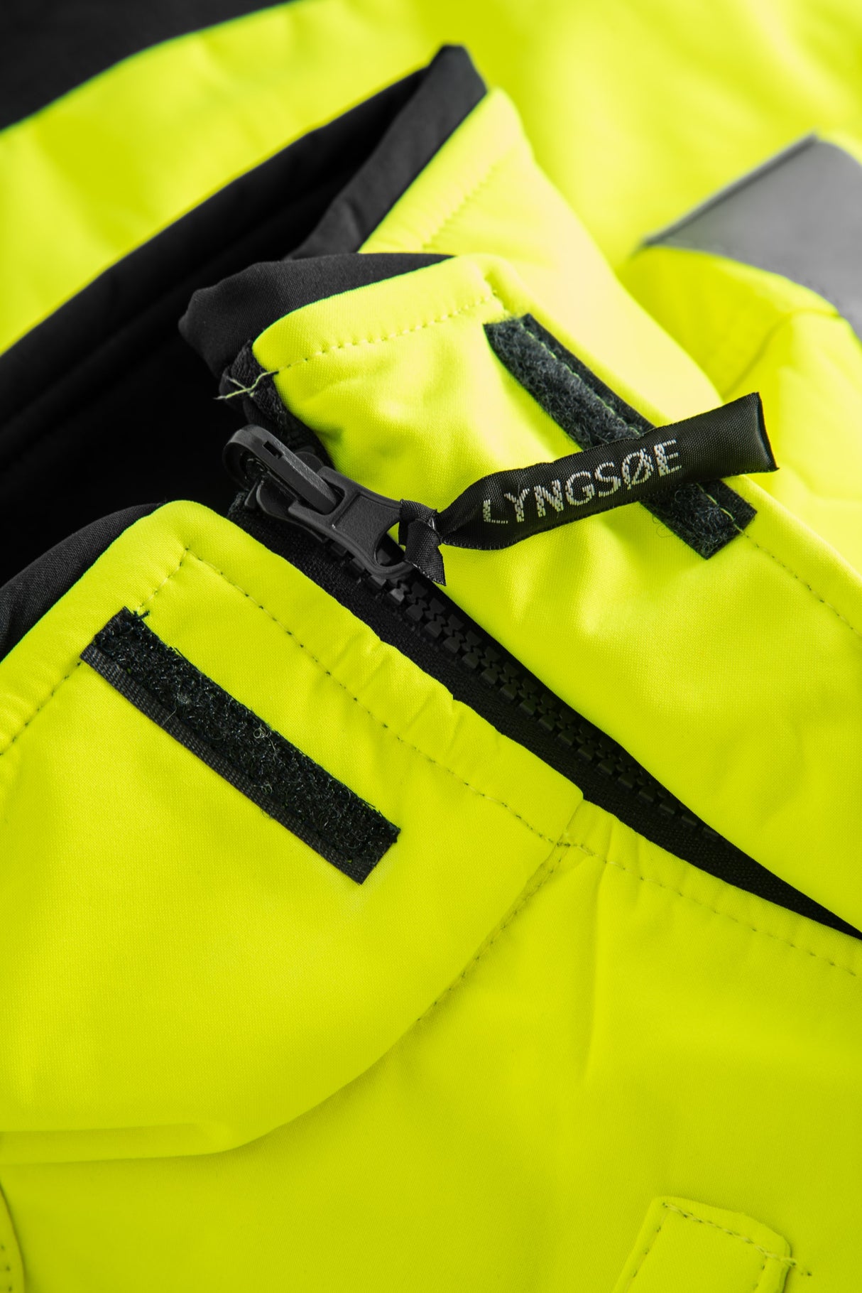 Multinorm Hi-Vis softshell jakke i 3-lags kvalitet - Saturn Gul / Navy