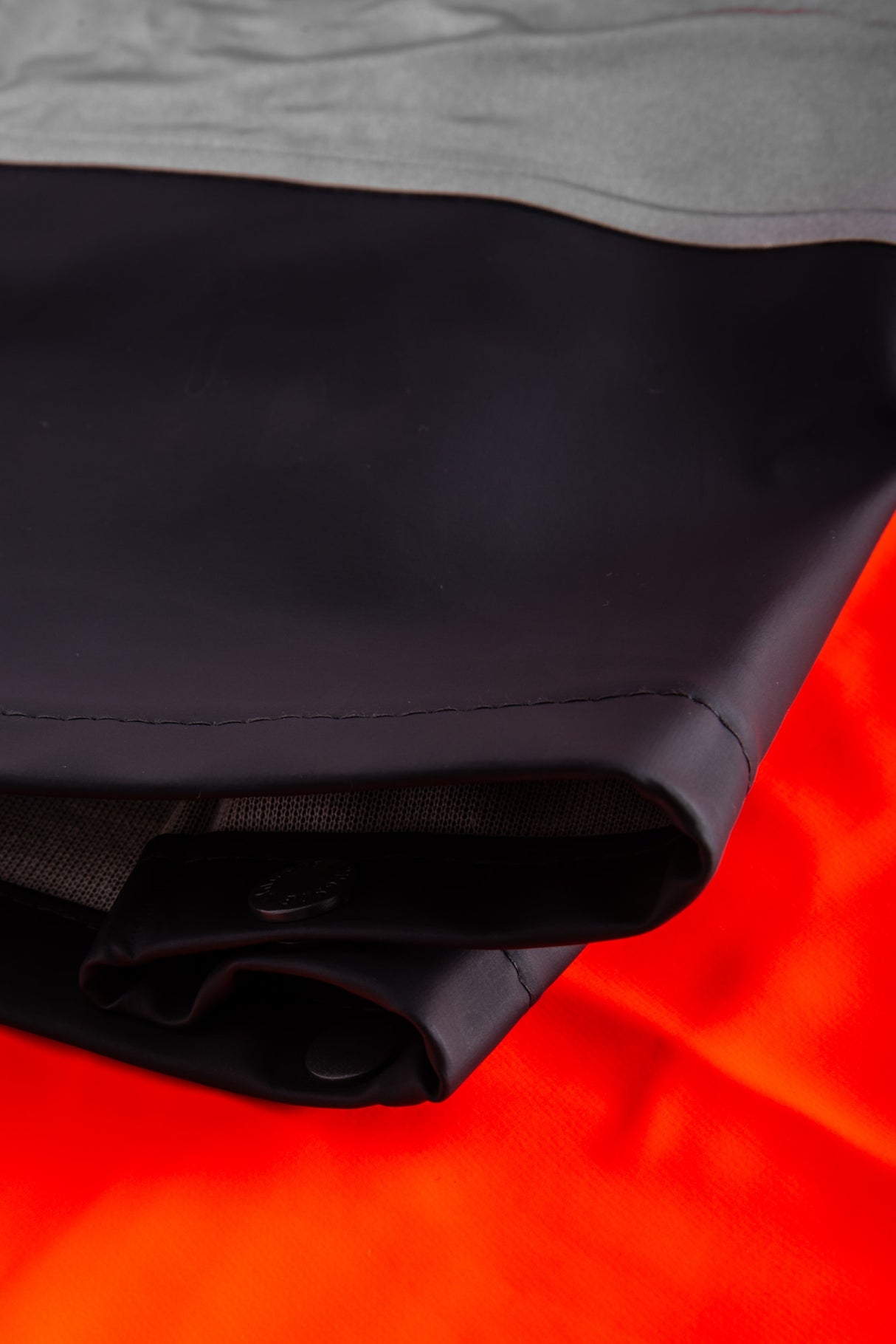 Multinorm Hi-Vis bukser i ekstra kraftig PVC kvalitet - Hi-Vis Orange / Navy