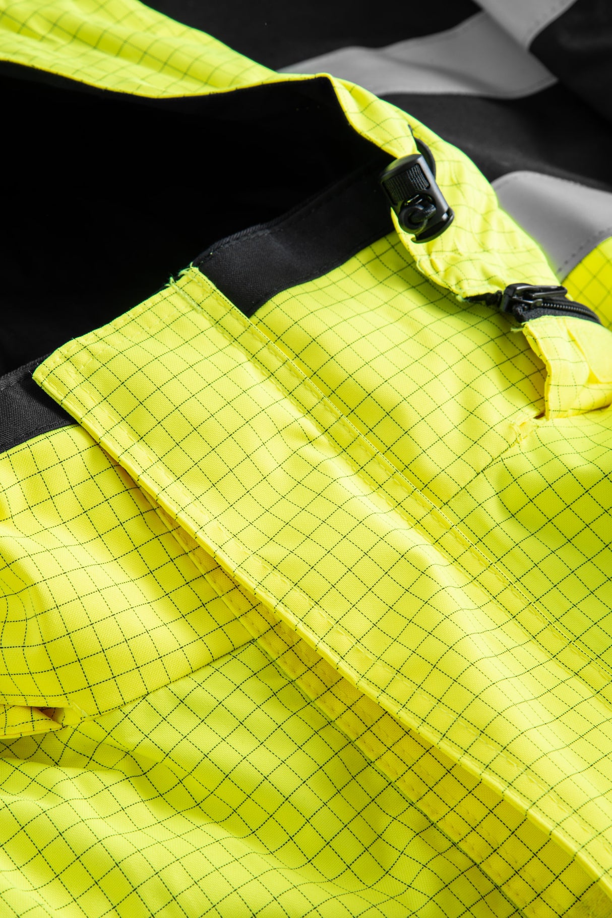 Brandhæmmende Hi-Vis skaljakke i kraftig rivfast kvalitet - Saturn Gul / Sort