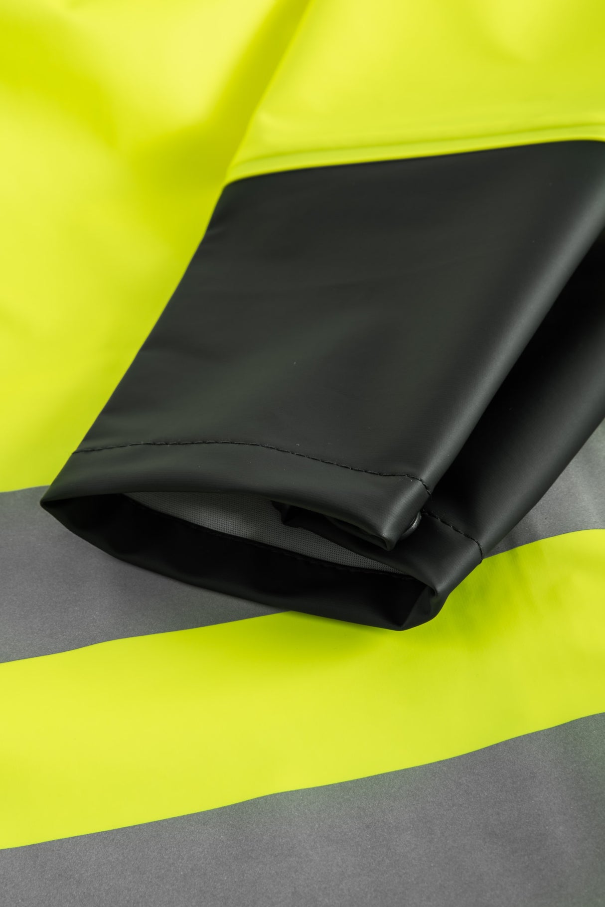 Brandhæmmende Hi-Vis regnjakke i PU kvalitet - Saturn Gul / Navy