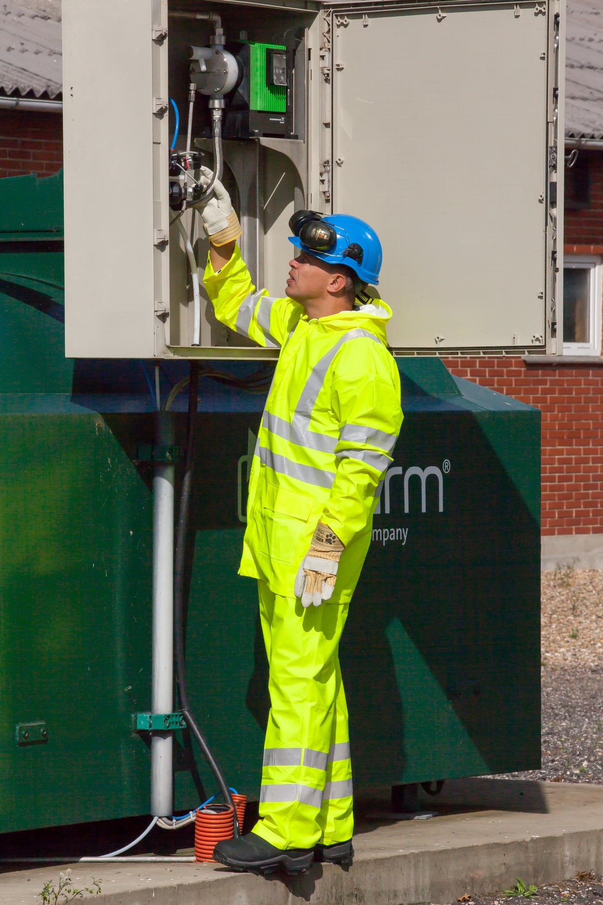 Brandhæmmende Hi-Vis regnjakke i PU kvalitet - Hi-Vis Orange