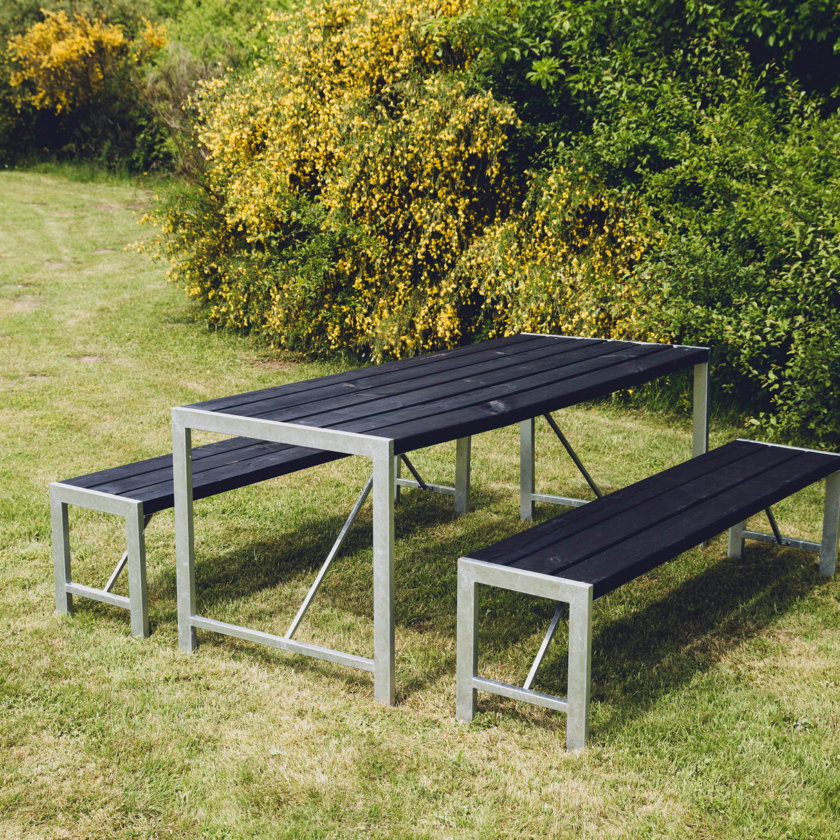 Bord H-model sort grundmalet og galv. Stel