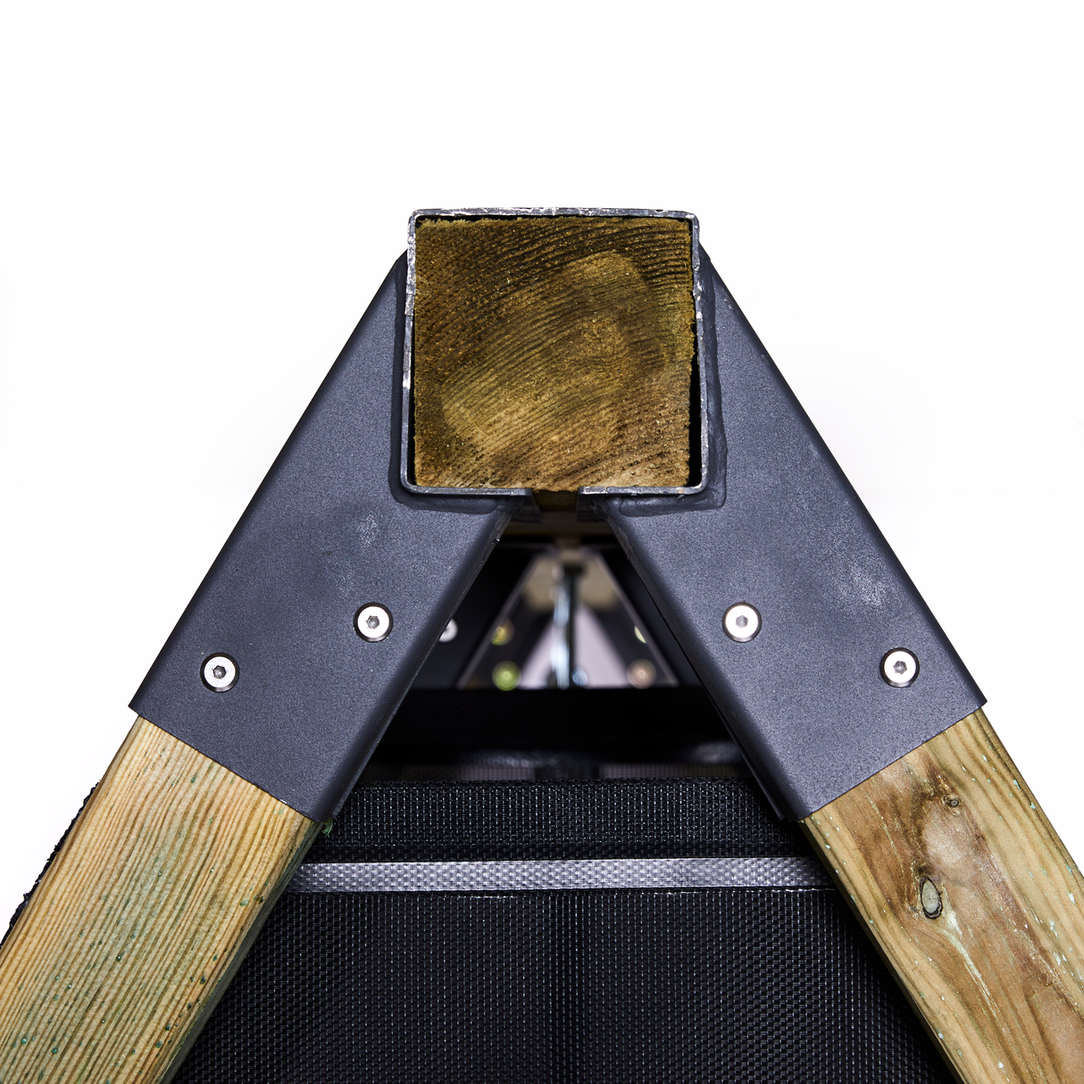 Gyngestativ med climb modul, sort gyngesæde og sort trapezgynge inkl. grøn rutsjebane