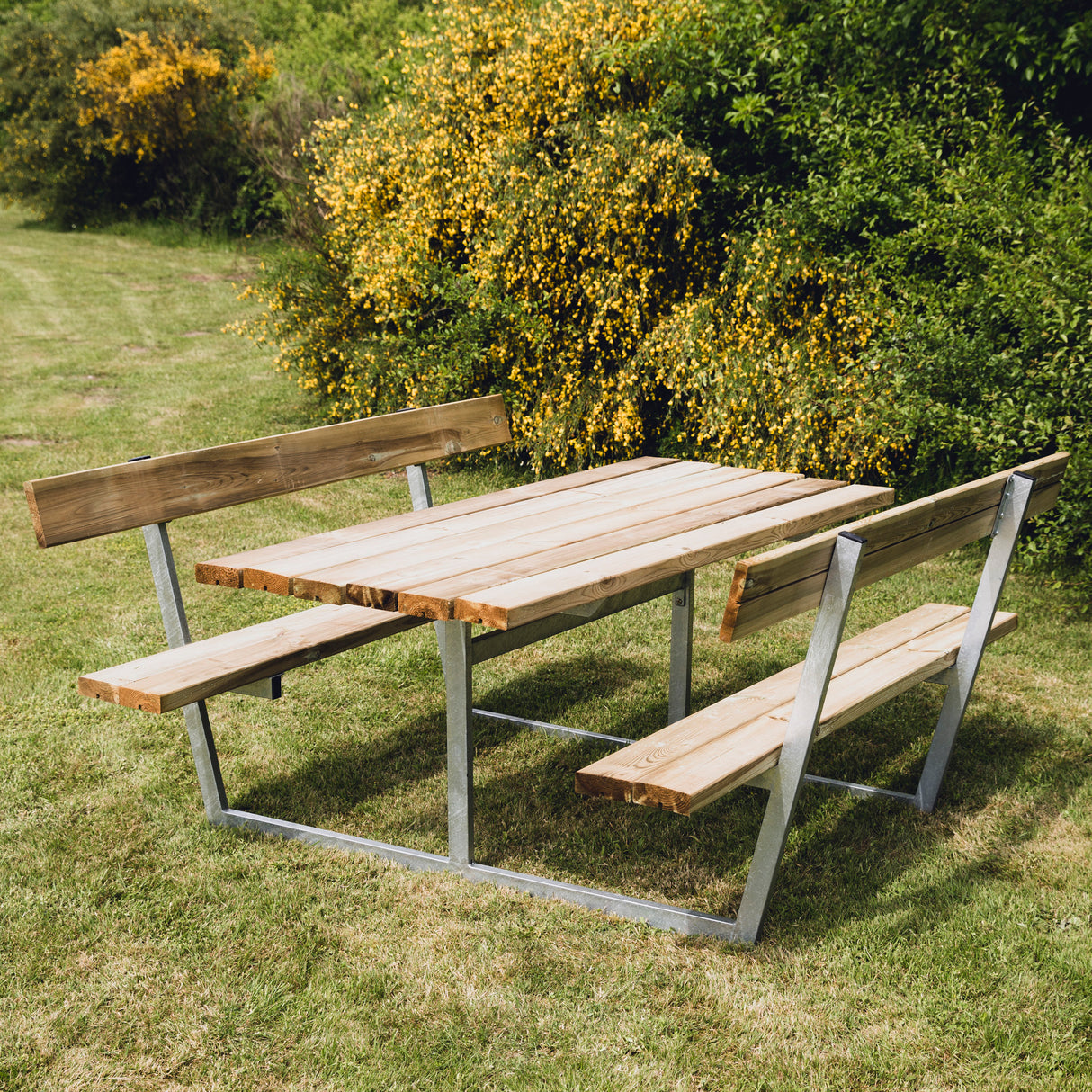 Bord-/bænkesæt "FREJA" trykimprægneret og galv. stel med ryg 175 x 180 cm