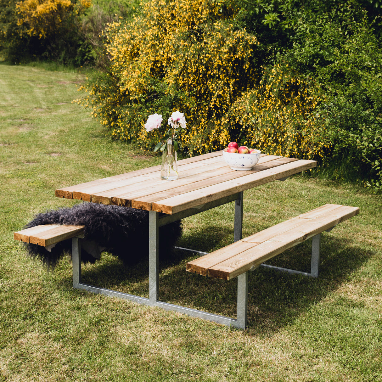 Bord-/bænkesæt "YDUN" trykimprægneret og galv. stel uden ryg 175 x 140 cm