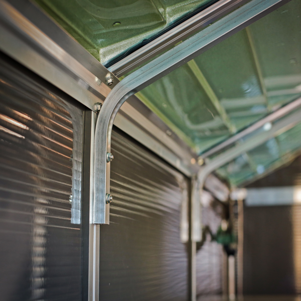 Skur Rubicon 5,6 m2. mørkegrå Palram - Canopia