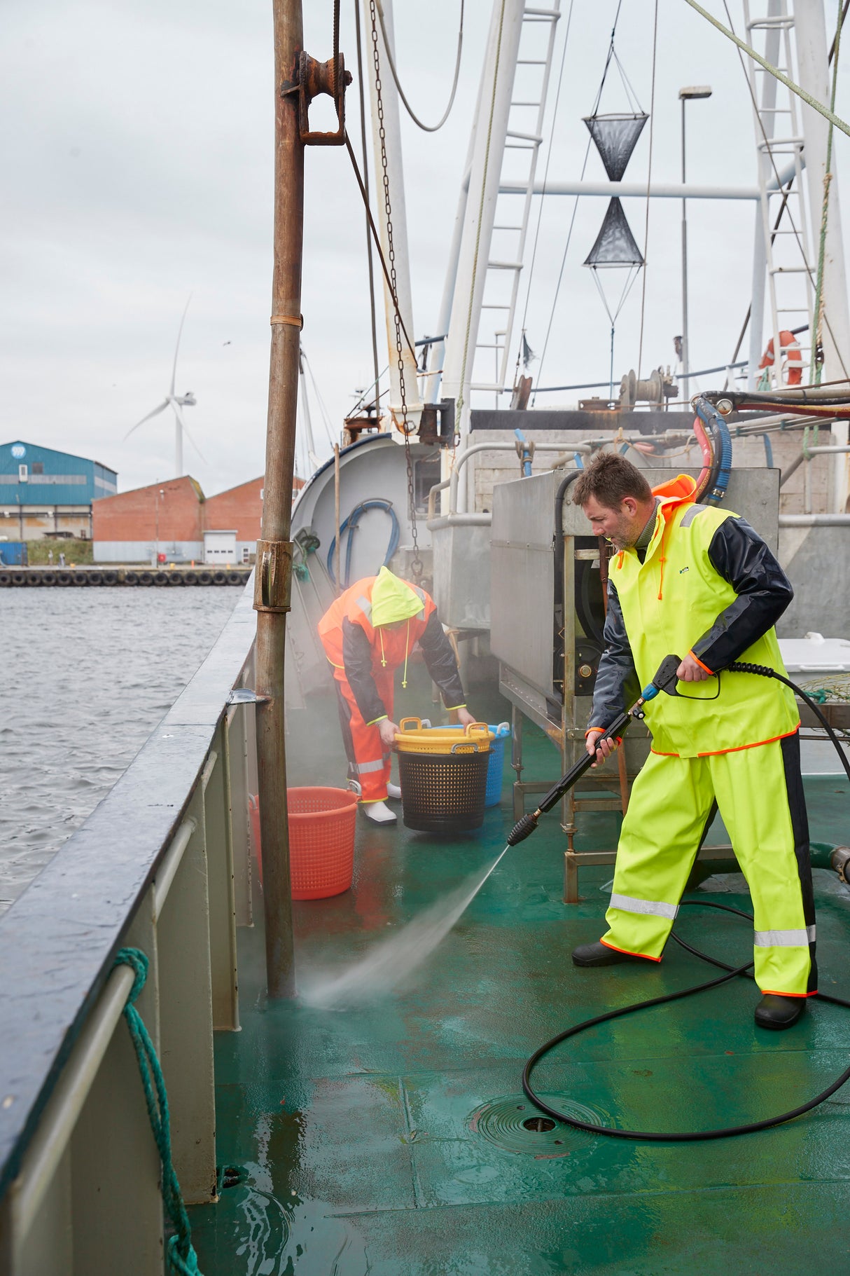 Fiskejakke i ekstra kraftig PVC kvalitet - Hi-Vis Orange / Navy