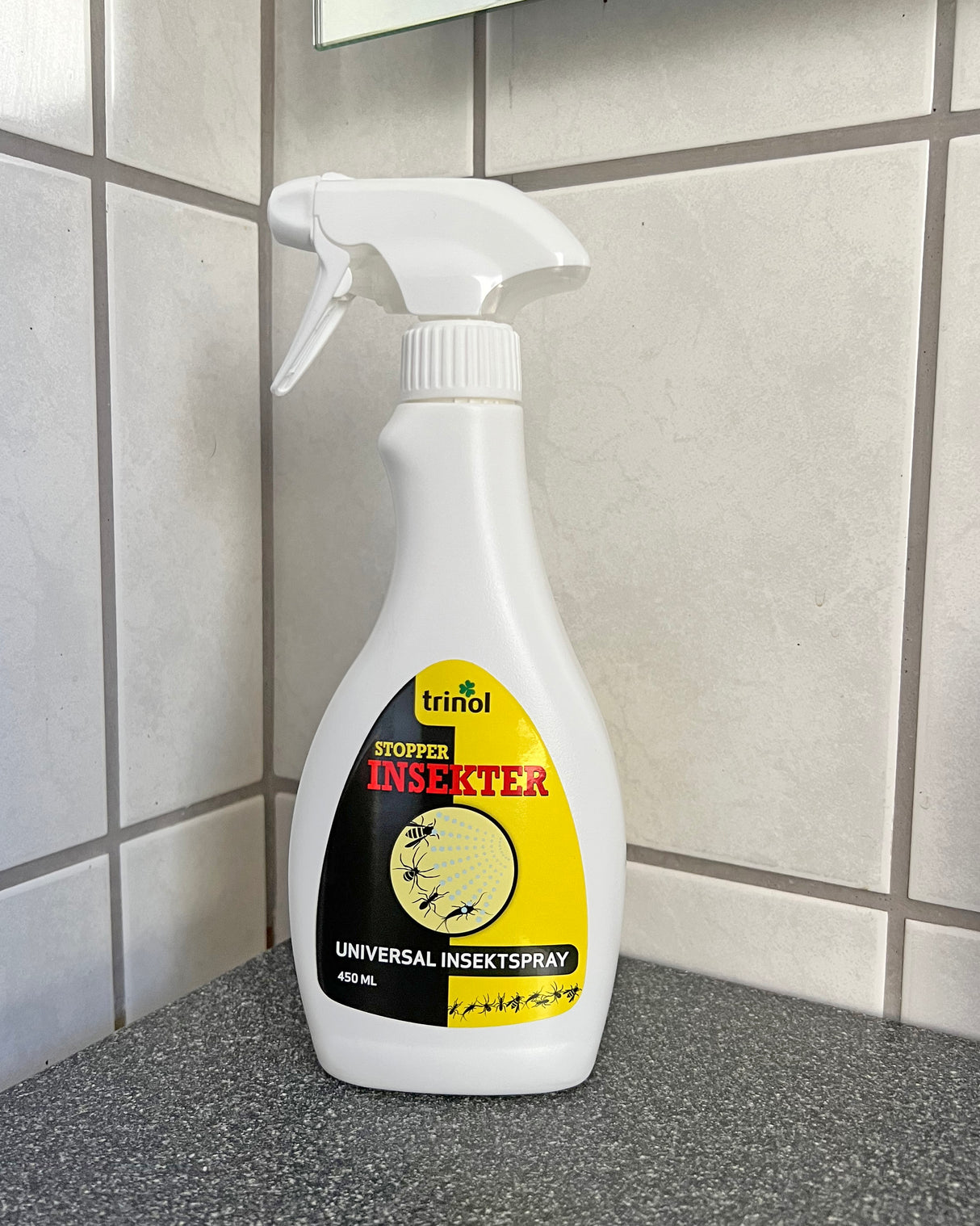 Universal insektspray anvendt indendørs
