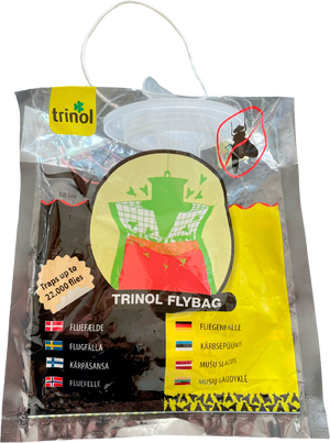 Trinol Flybag hængt op udendørs