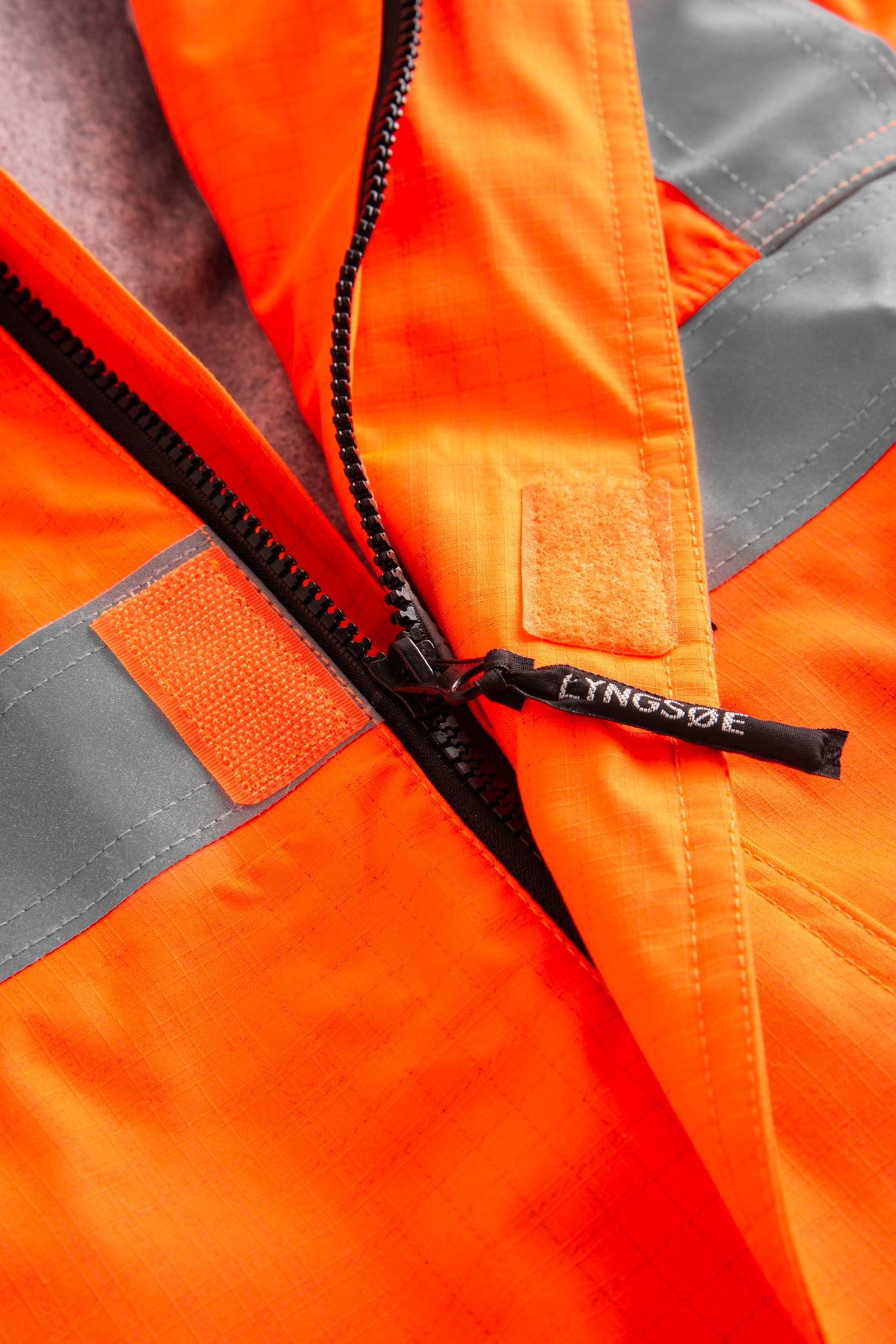 Multinorm Hi-Vis jakke i kraftig rivfast kvalitet med foer - Hi-Vis Orange