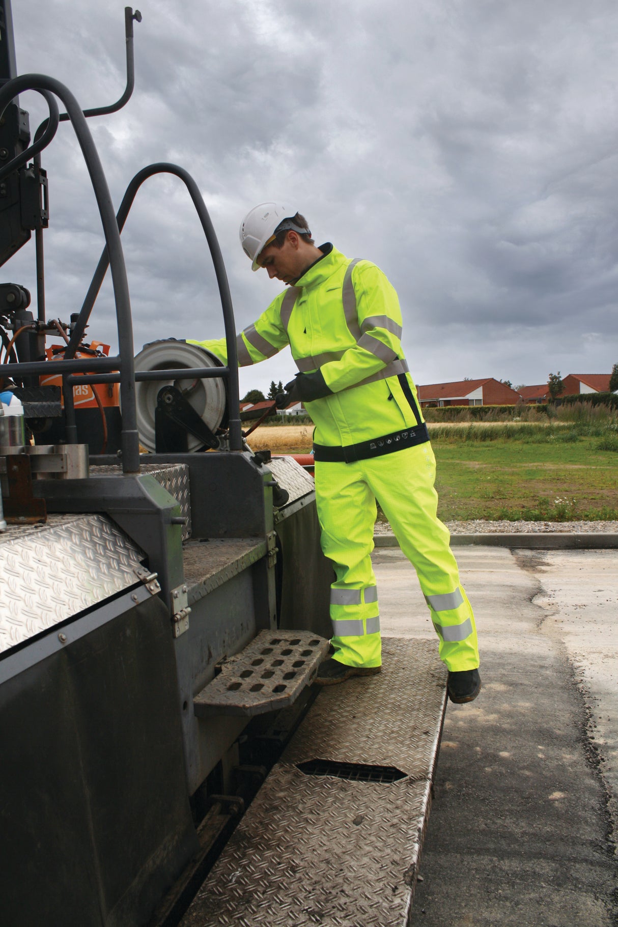 Multinorm Hi-Vis softshell jakke i 3-lags kvalitet - Saturn Gul / Navy