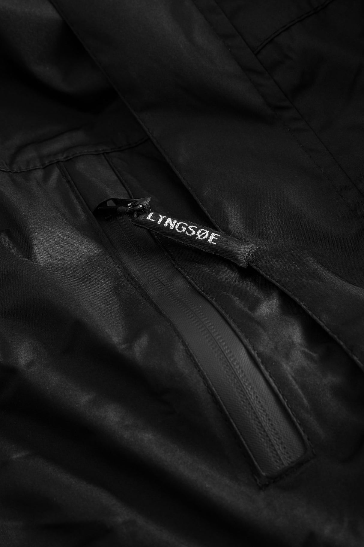 Åndbar letvægts skaljakke i blødt materiale - Sort