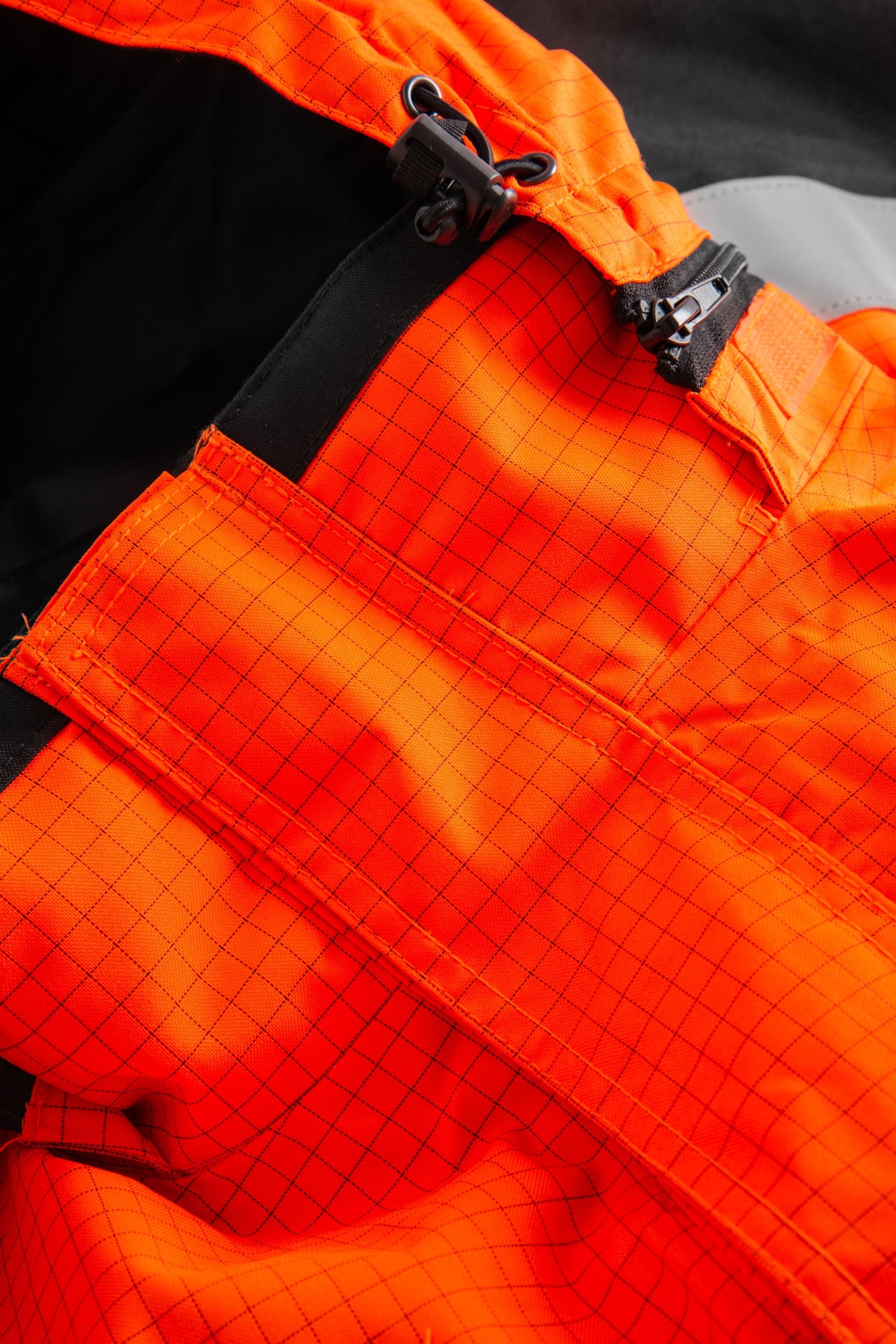 Brandhæmmende Hi-Vis skaljakke i kraftig rivfast kvalitet - Hi-Vis Orange / Sort