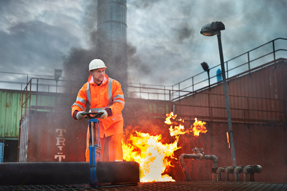 Brandhæmmende Hi-Vis regnjakke i PU kvalitet - Hi-Vis Orange